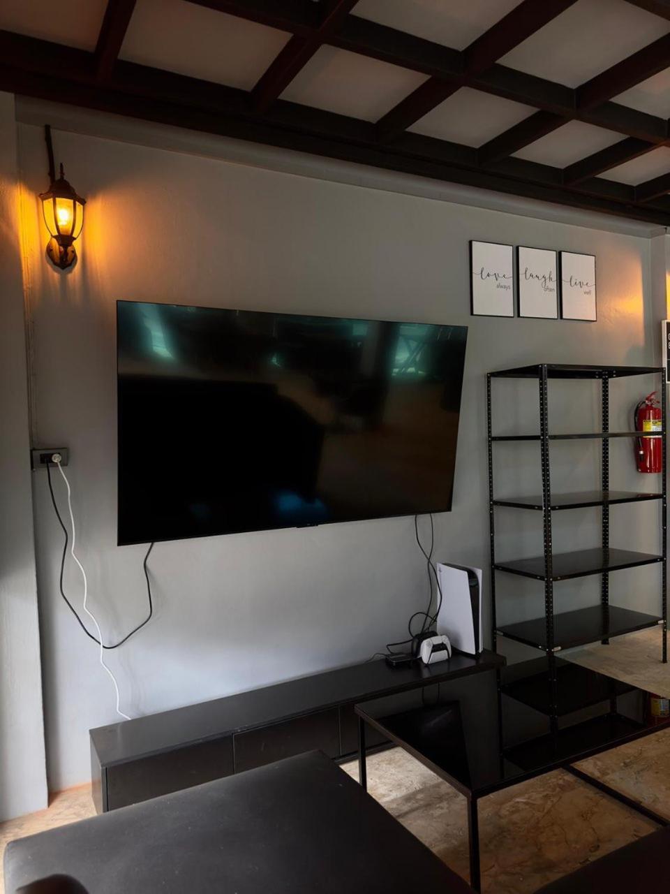 Champagne Hostel & Cafe Pattaya Extérieur photo