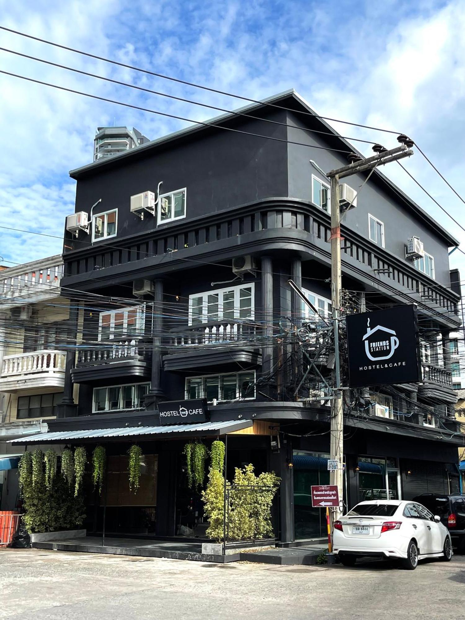 Champagne Hostel & Cafe Pattaya Extérieur photo