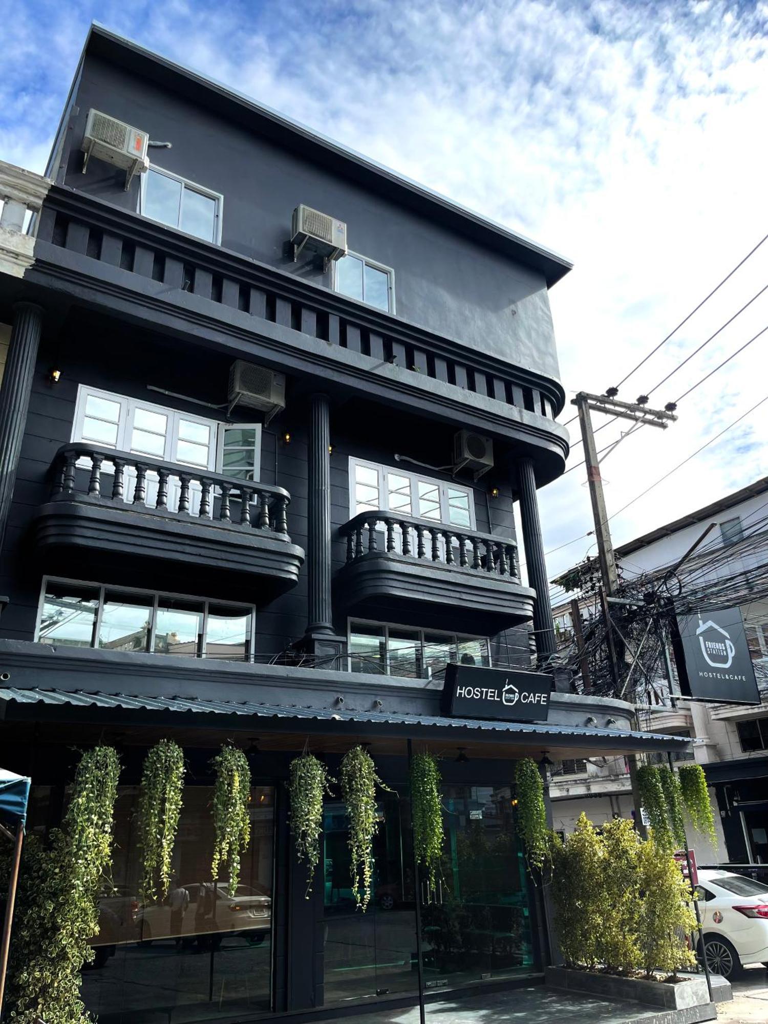 Champagne Hostel & Cafe Pattaya Extérieur photo