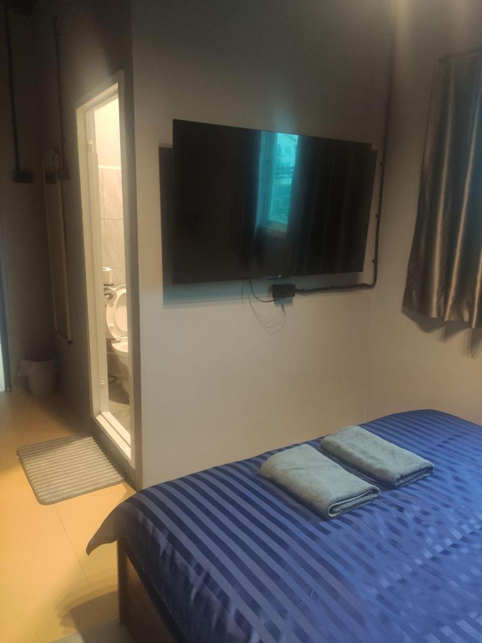 Champagne Hostel & Cafe Pattaya Extérieur photo