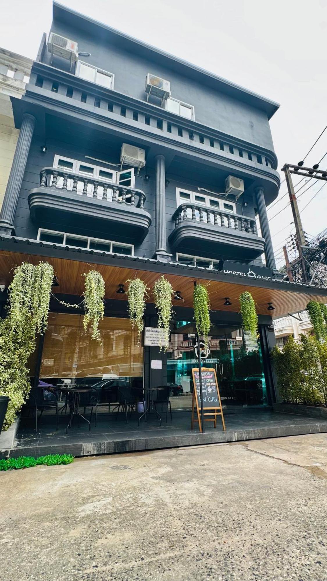 Champagne Hostel & Cafe Pattaya Extérieur photo