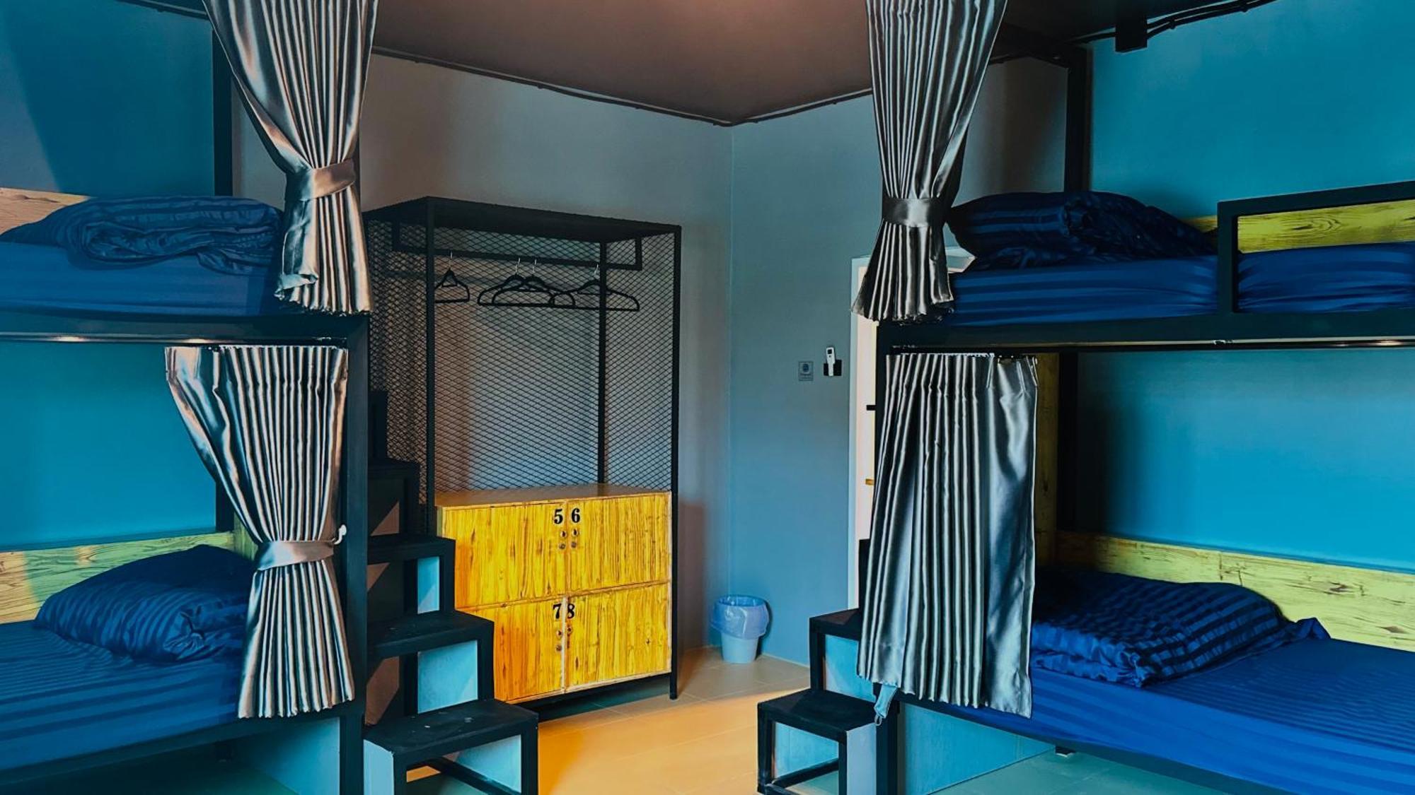 Champagne Hostel & Cafe Pattaya Extérieur photo